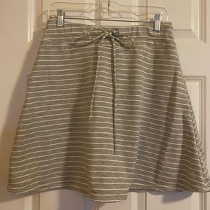 EUC inc beach pull on skirt.